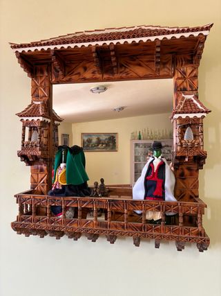 Espejo antiguo de madera tallada