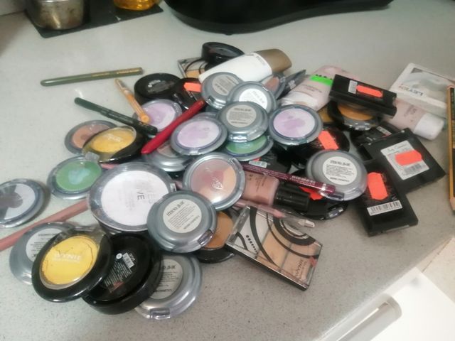 Lote de esmaltes de uñas 328 unidades más el maqui