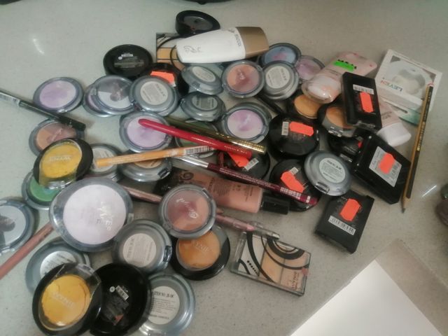 Lote de esmaltes de uñas 328 unidades más el maqui