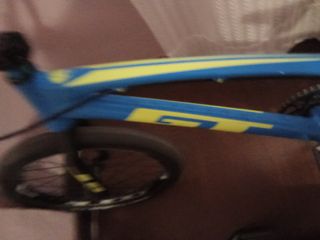 Bicicleta BMX GT Azul y Amarilla