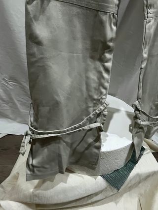 Completo donna: pantaloni beige e casacca nera