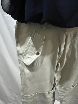 Completo donna: pantaloni beige e casacca nera