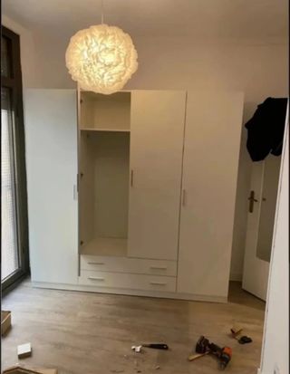 Armario blanco de madera
