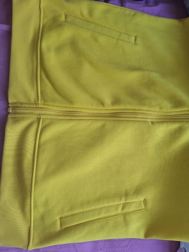 Sudadera Joma con capucha amarilla y negra