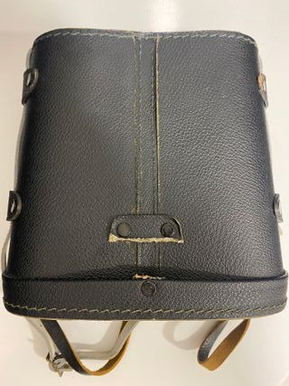 Prismáticos negros con correa