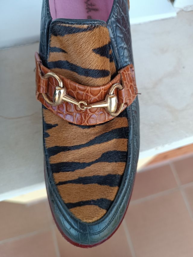 Zapatos de cuña con estampado animal