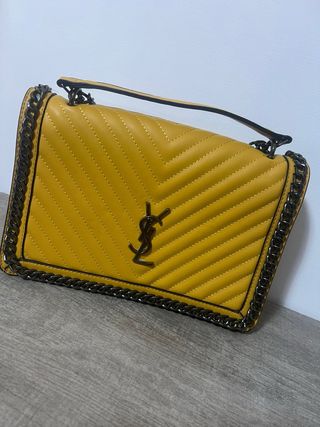 Bolso Amarillo con Cadena