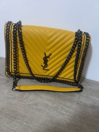 Bolso Amarillo con Cadena