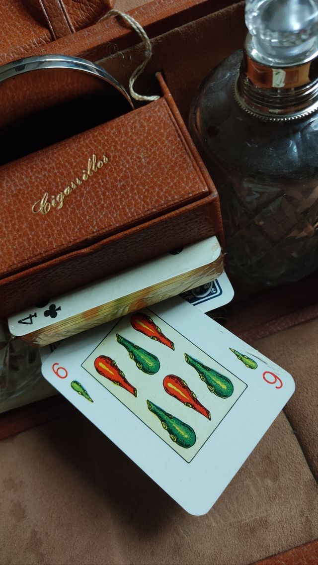 Maletín antiguo juego póker cartas antigüedad dado