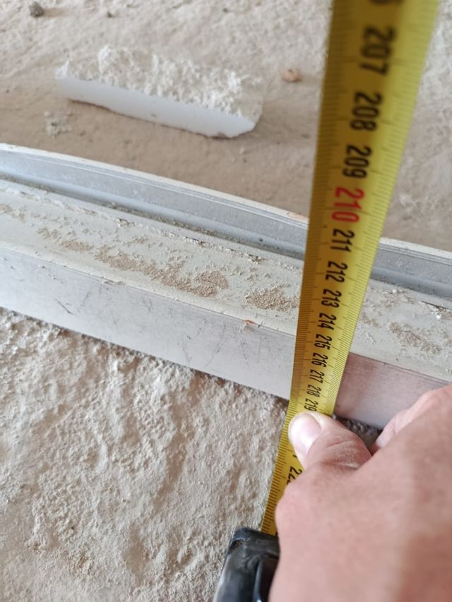 Puerta cristal y aluminio con marco