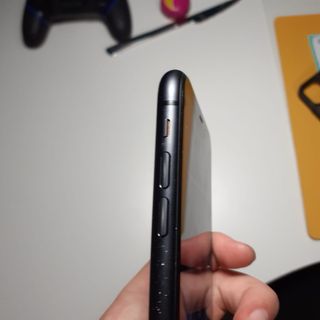 iPhone 11 Negro 94% Salud + cargador original