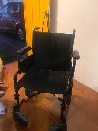 silla ruedas con apenas uso