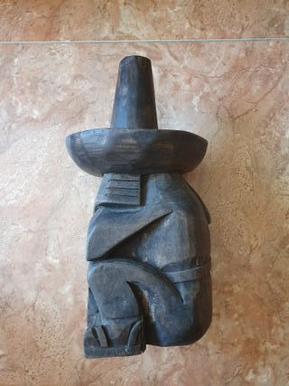 Talla de madera mexicana músico con guitarra