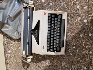 Máquina de escribir Olympia vintage