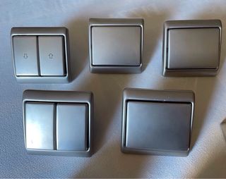 Lote Material Eléctrico: Interruptores y Enchufes