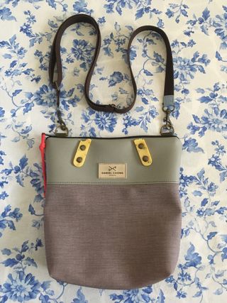 Bolso Daniel Chong Gris y Marrón con Asas Rotas