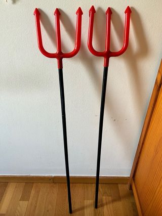 Accesorios disfraz demonio (2 tridentes)
1 diadema