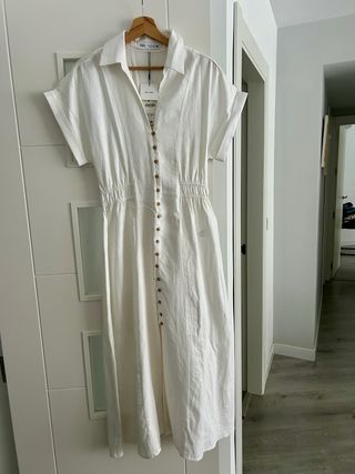 Vestido blanco Zara con etiqueta
