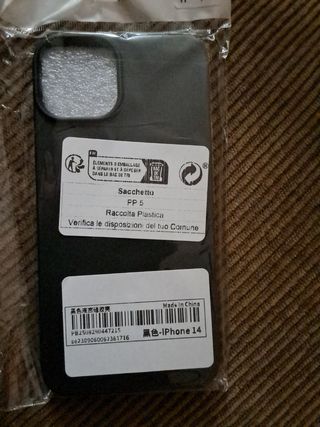 Funda líquida de silicona negra para iPhone 14