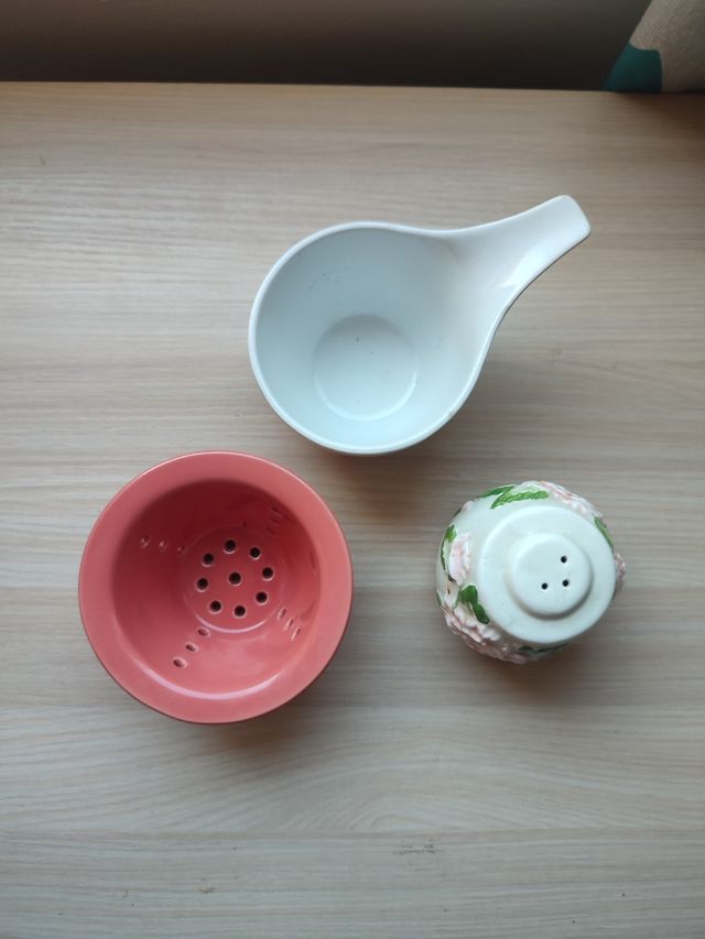 Lote 3 PIEZAS cocina: salero, cuenco, colador