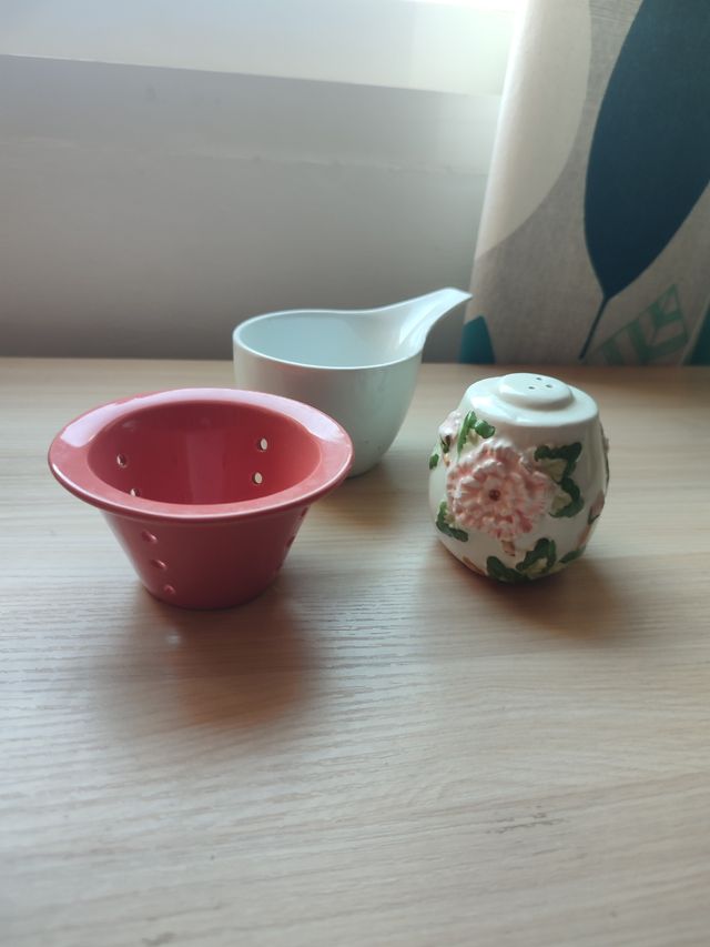 Lote 3 PIEZAS cocina: salero, cuenco, colador