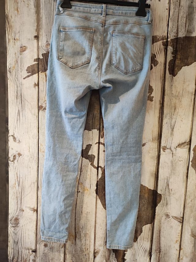 Pantalón pitillo desgastado azul