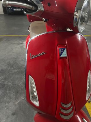 Vespa Primavera Roja