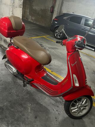 Vespa Primavera Roja