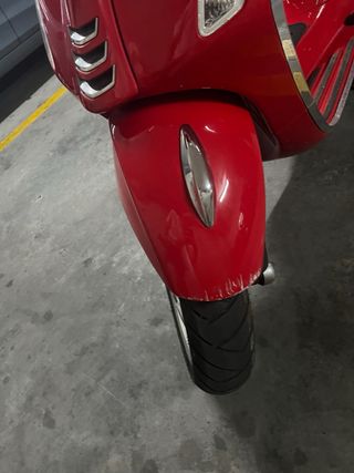 Vespa Primavera Roja