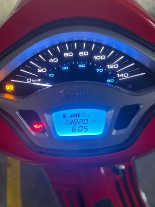 Vespa Primavera Roja