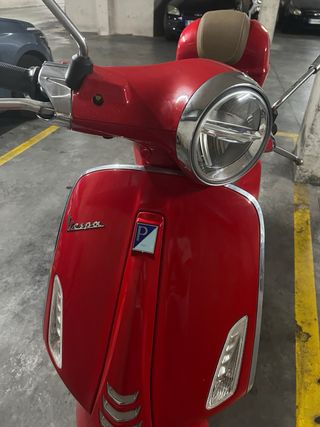 Vespa Primavera Roja