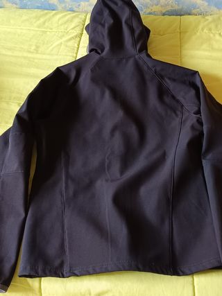 Cazadora niño negra y azul
Talla 14