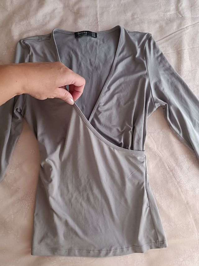Jersey Bershka media manga gris
