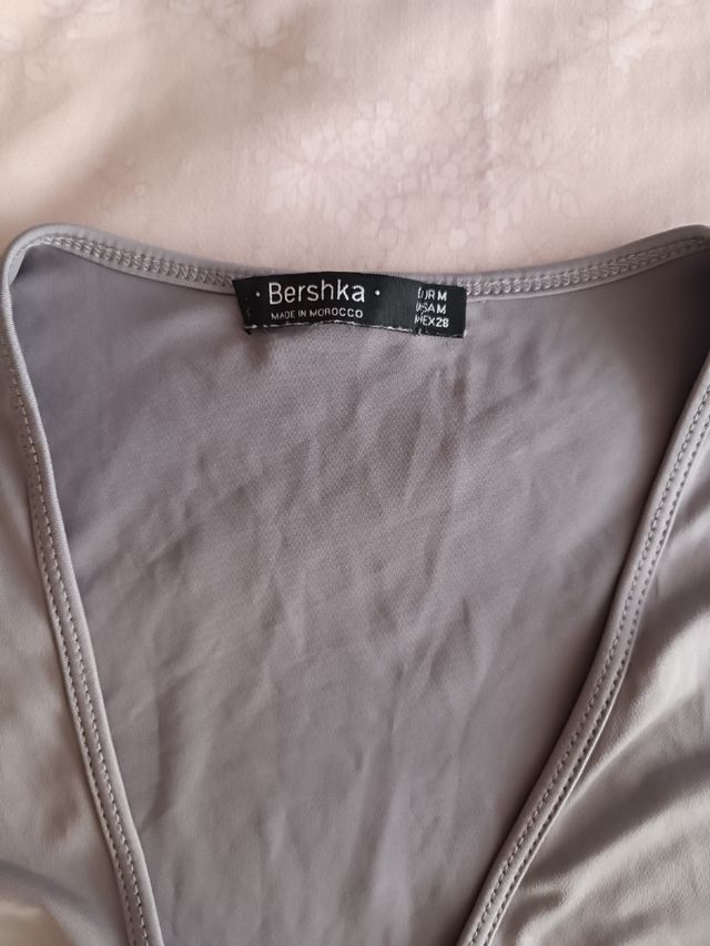 Jersey Bershka media manga gris