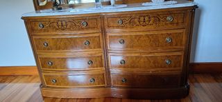 Conjunto de cama, mesitas y cómoda con espejo