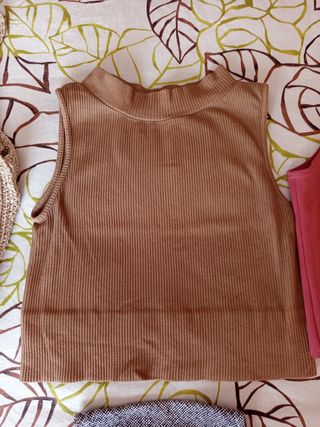 Top verde, rosa, café.