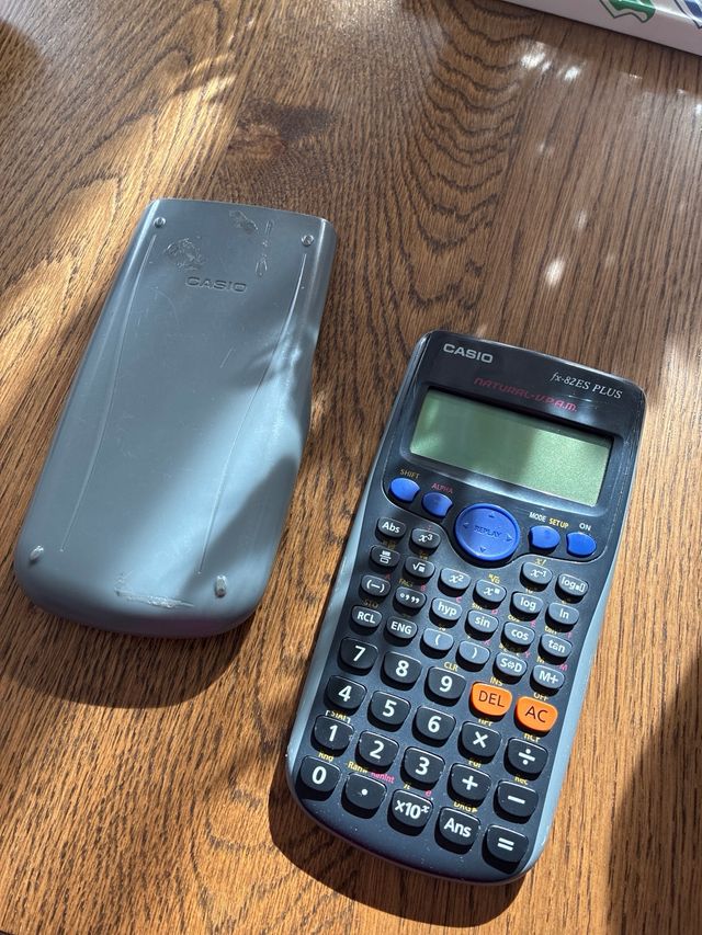 Calculadora Casio fx-82ES PLUS