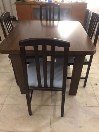 Mesa y 4 Sillas Comedor