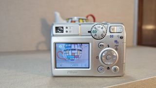 Cámara Digital Nikon Coolpix 7600 Plata