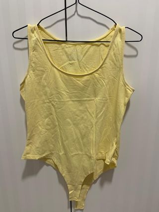 Body amarillo sin mangas