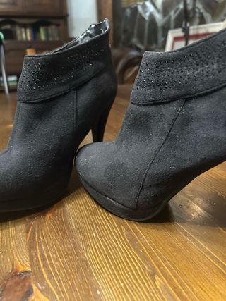 Botines Tacón XTI Negros con Brillantes