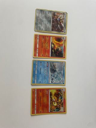Carte Pokémon Solgaleo, Incineroar,Charizzard,ecc