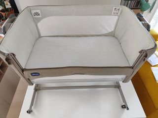 Minicuna colecho Chicco Next2me Magic. Color beige