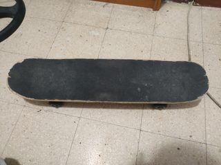 Skate con diseño de lobo
