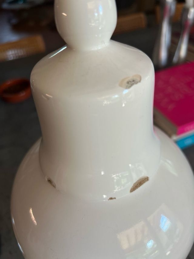 Jarrón lacado con rostro 