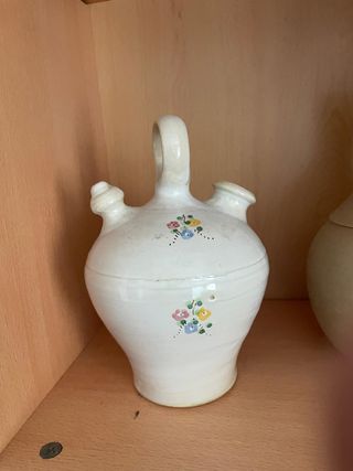 Cántaro de cerámica decorado
