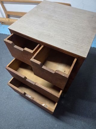 Cajonera de madera con ruedas