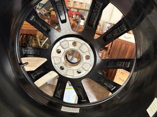 Juego a estrenar 4 Llantas 17' con Neumáticos