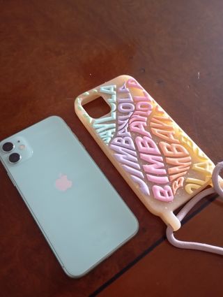 iPhone 11 Azul + Funda Arcoíris
