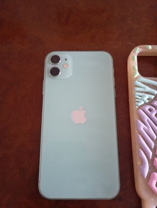 iPhone 11 Azul + Funda Arcoíris